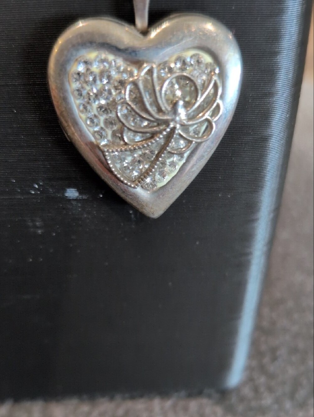 Jared Sterling Silver Crystal Angel Heart Locket Necklace 26 Inch - Picture 2 of 7